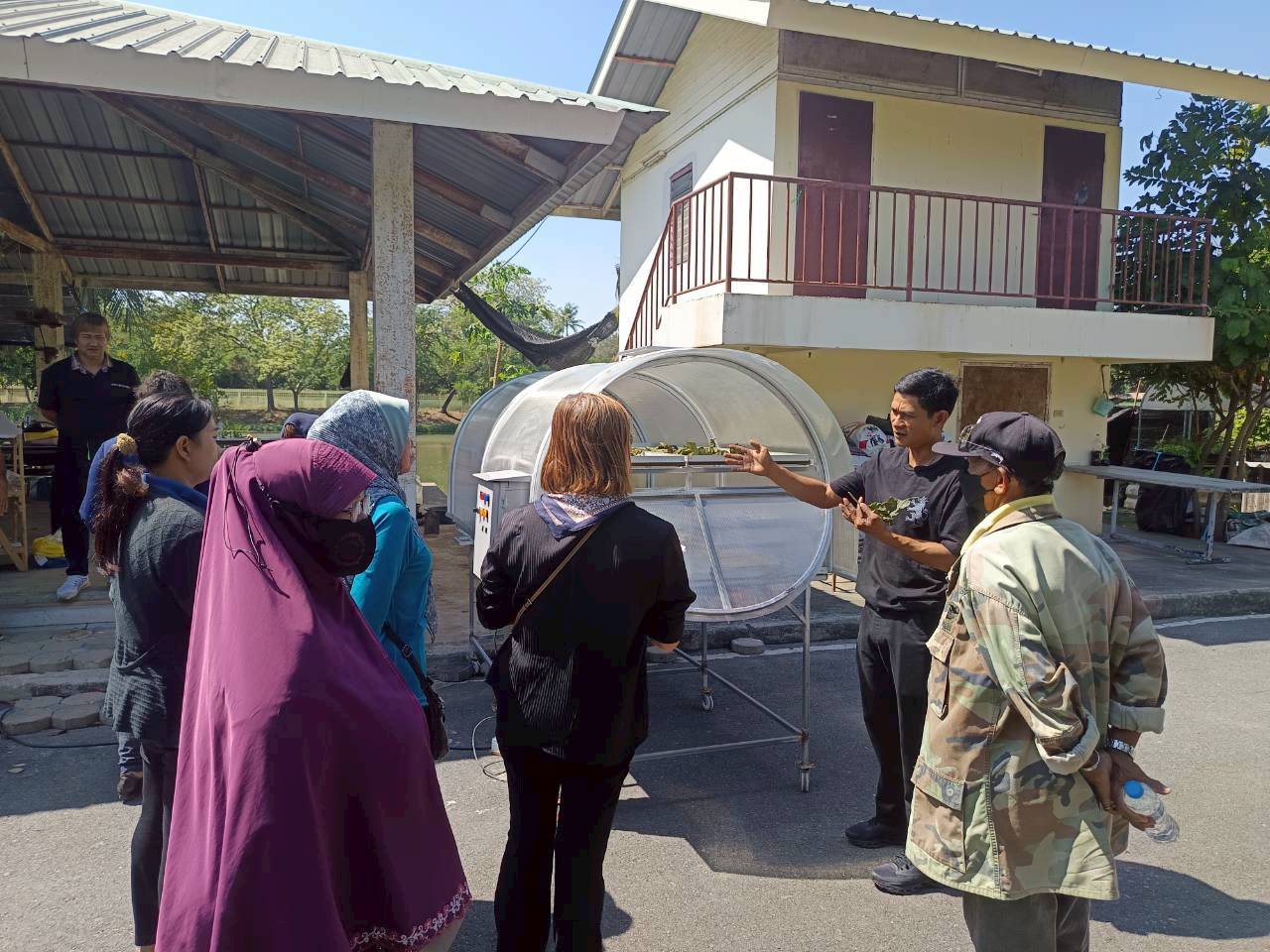 title - ศกร. ร่วมกับ ส.ป.ก.อยุธยา ติวเข้มเกษตรกร ชูโมเดล “โรงอบเคลื่อนที่ - ผัก 3 โลก - มันญี่ปุ่น” เพิ่มทางเลือกสร้างรายได้ในเขตปฏิรูปที่ดิน